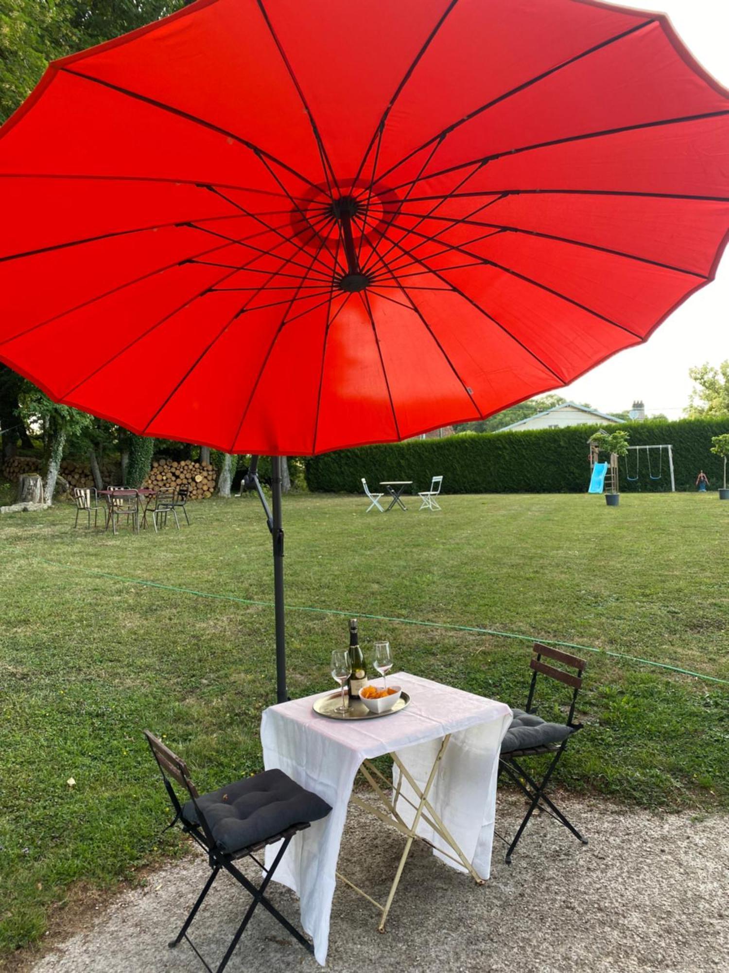 Le Chateau De Monthureux Le Sec Extérieur photo