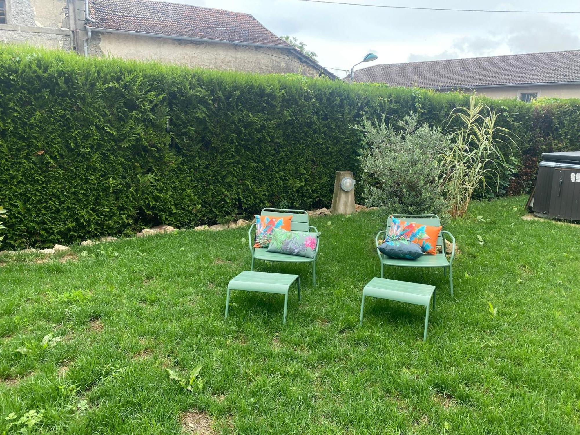 Le Chateau De Monthureux Le Sec Extérieur photo