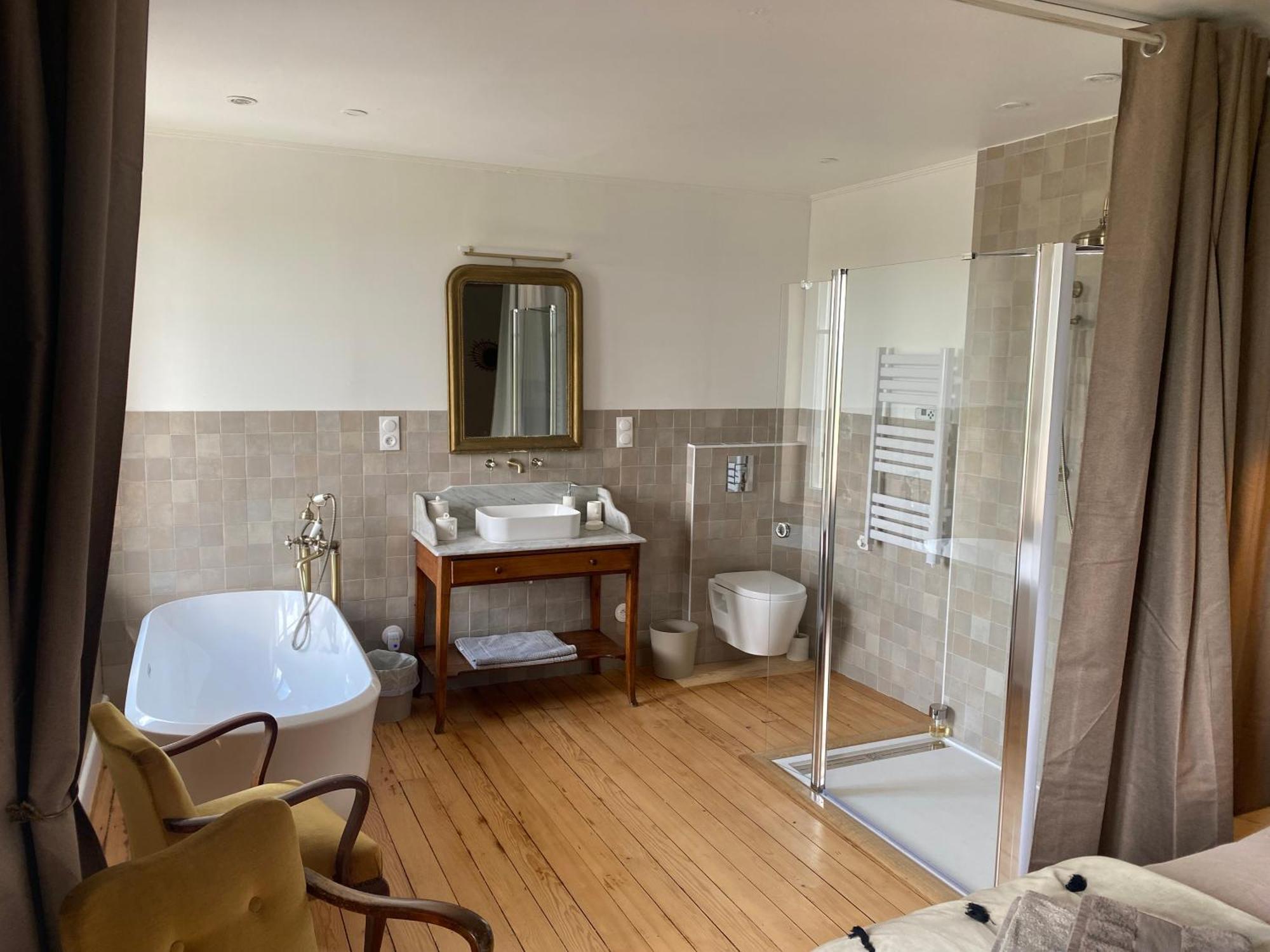 Le Chateau De Monthureux Le Sec Chambre photo